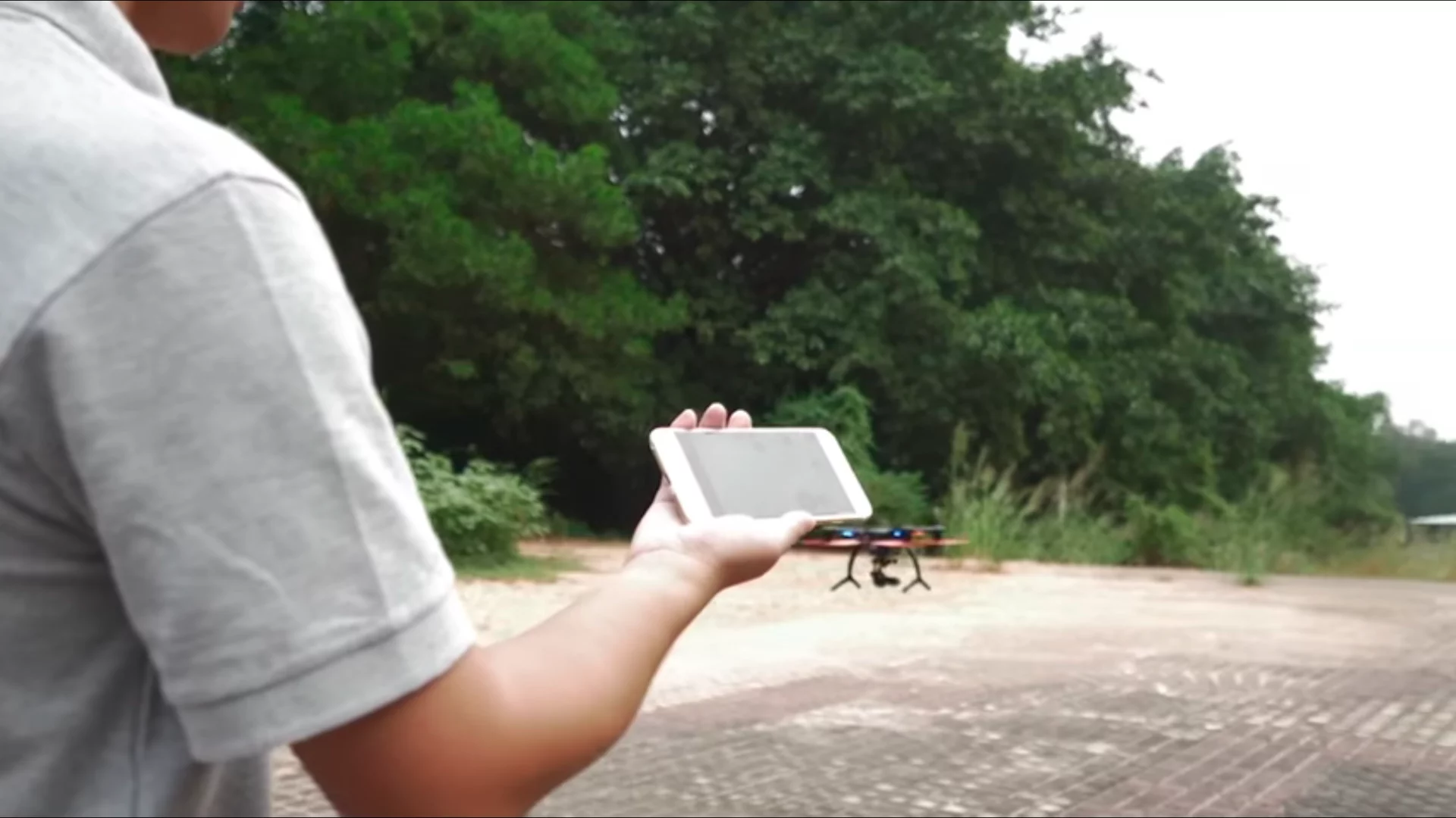 Ehang has also developed a new iOS and Android app that allows users to switch between the downwards-facing camera and another at the front, while also incorporating gesture controls