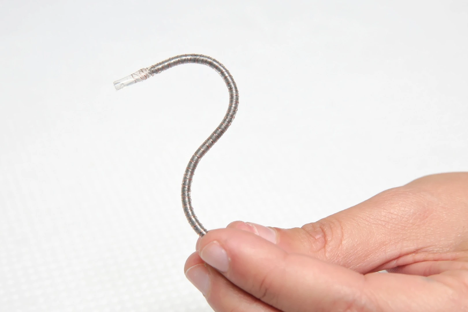 Scientists have developed a multipurpose fiber that changes its stiffness depending on the temperature