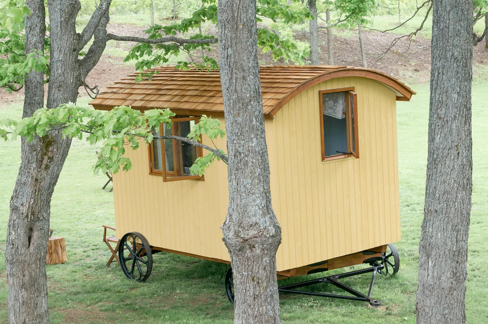 The Shepherd Hut is wired to plug into a battery, generator, or extension cord and it can also optionally operate off-grid (Photo: Güte)
