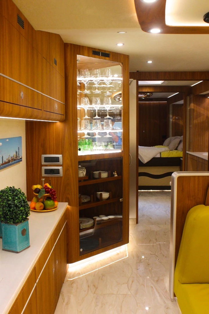 After seeing a madhouse on our first stop at Volkner, we came back on our last day to find the Performance S empty, so we stepped aboard for a proper tour