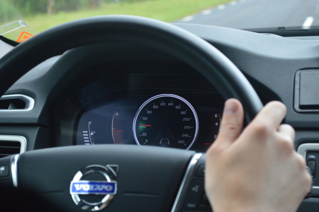 An alert in the dash warns that a car ahead has had to brake suddenly (Photo: Gizmag)
