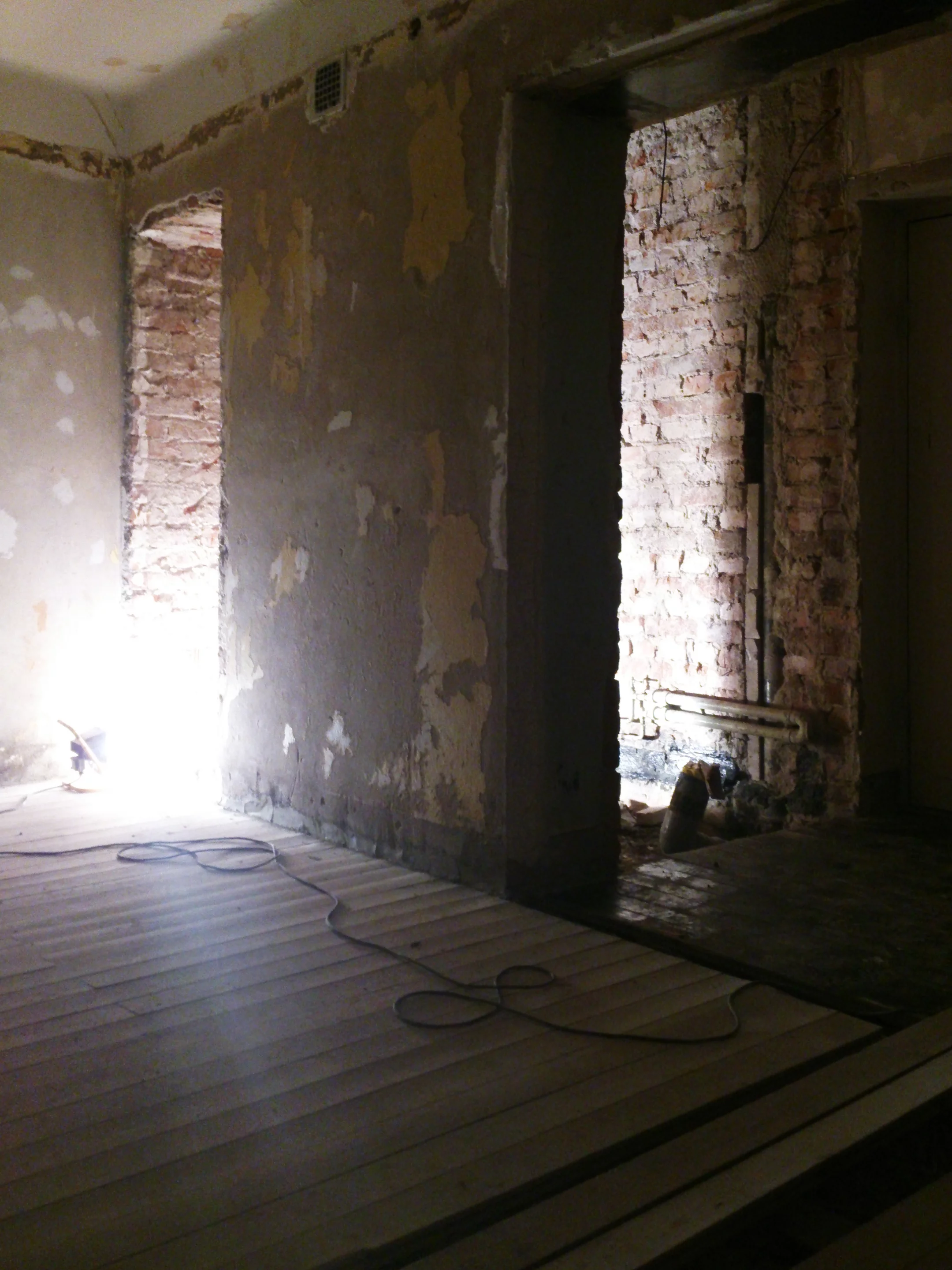The 36 sq m (387 sq ft) space had not been touched since the 1980s when its owner started initial renovations before falling ill
