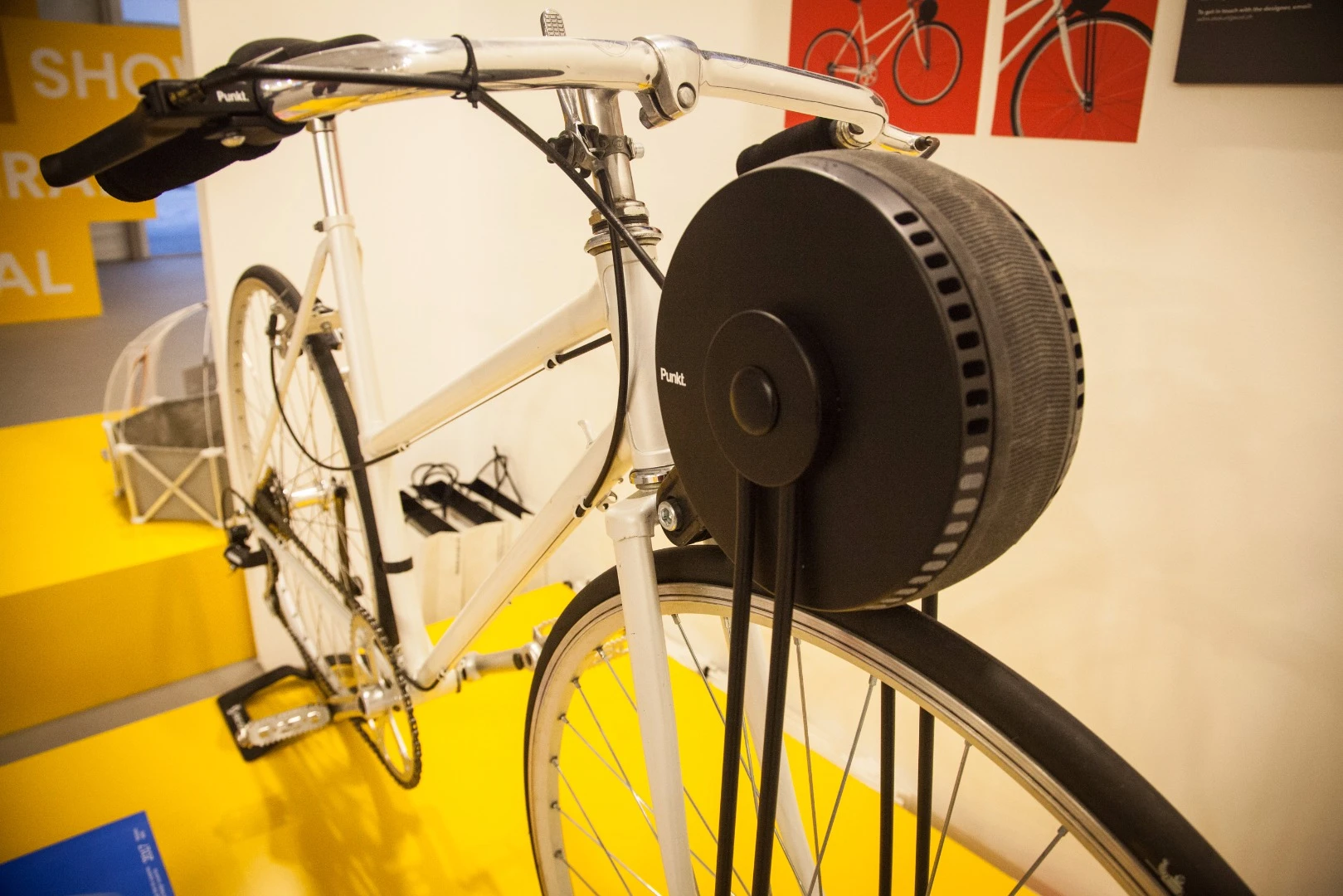 Global Grad Show: e-CAL 1020 is a plug-and play electric engine that turns any old bike into an e-bike. By students from ECAL and the University of Art and Design, Switzerland