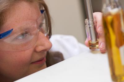 Researcher Allyson McIntyre works with the new whiskey analysis system (Photo: University of Strathclyde)