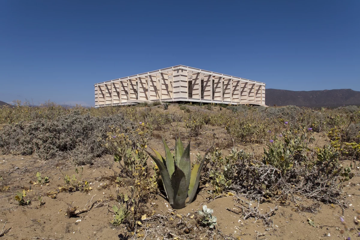 The courtyards of the House in Morrillos can all be opened to the outside using the 72 doors that envelop the home