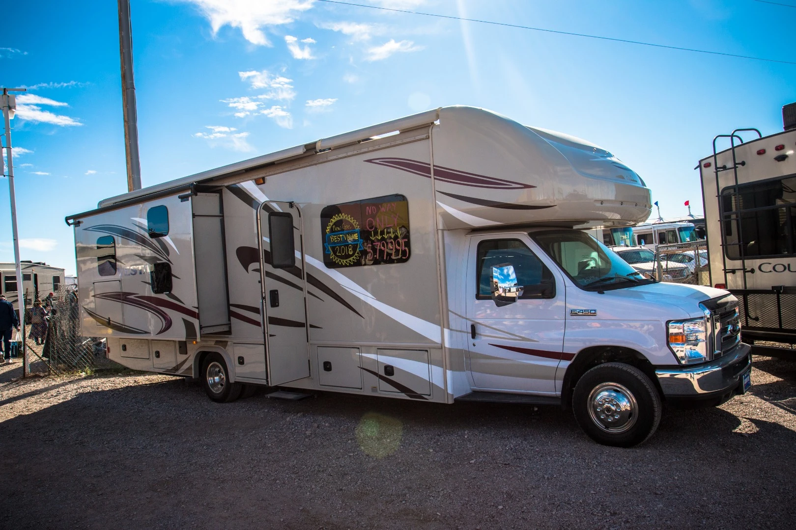 This fully kitted out 2018 Vesta 30D includes a slide out extension