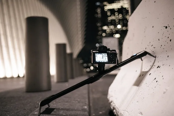 A Pro version of the ROV is made to work with DSLR and Mirrorless cameras weighing up to five lb (2.2 kg)