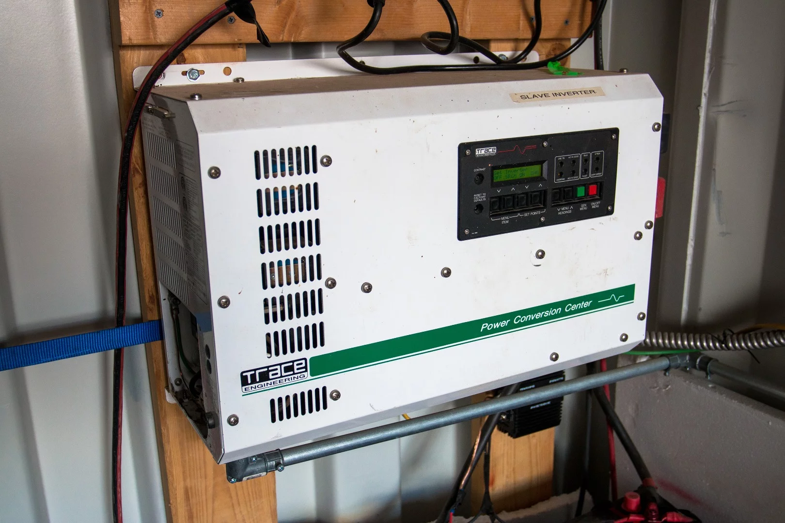 A 4000 watt Trace SW4024 Power Conversion Center provides 60hz 110 volt AC to Chris' tiny home.