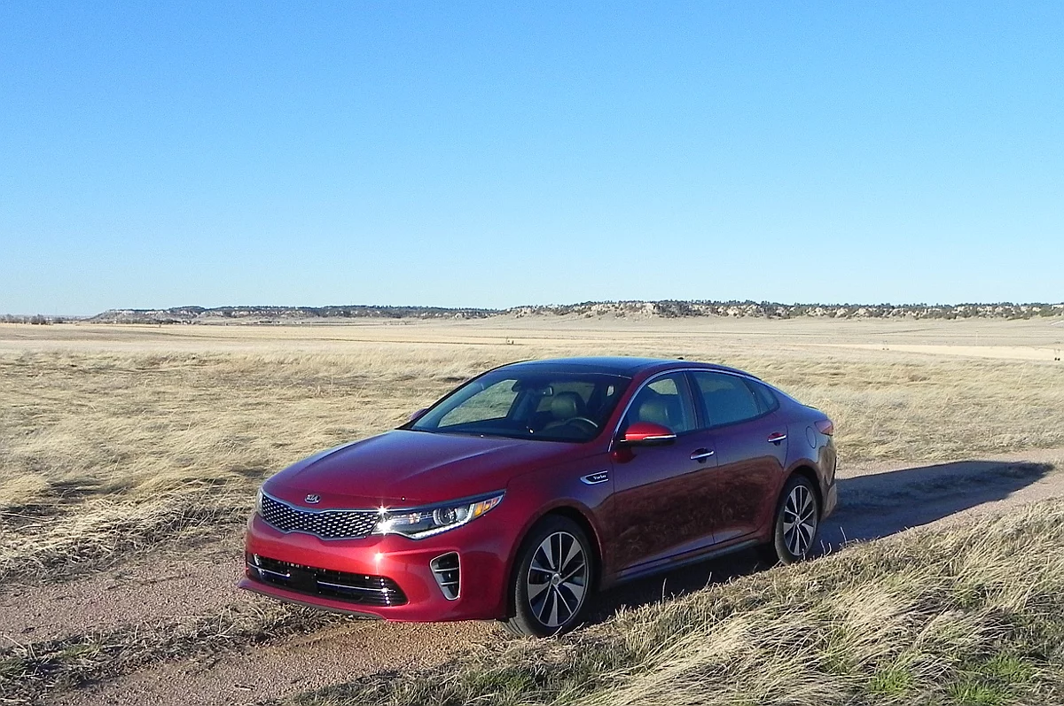 In the real world, our 2.0L test model, which was rated at 32 mpg (7.3 l/100 km) on the highway, returned a wonderful 27.5 mpg overall