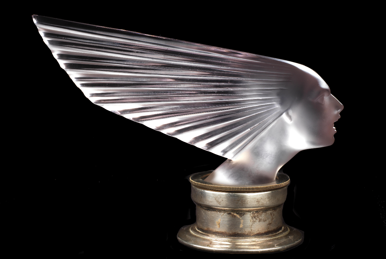 The height of art deco elegance, this Lalique Victory mascot is 26 cm long, mounted on a silver plated radiator cap and suitable for a desk display. Sold for $38,268 (€31,250)