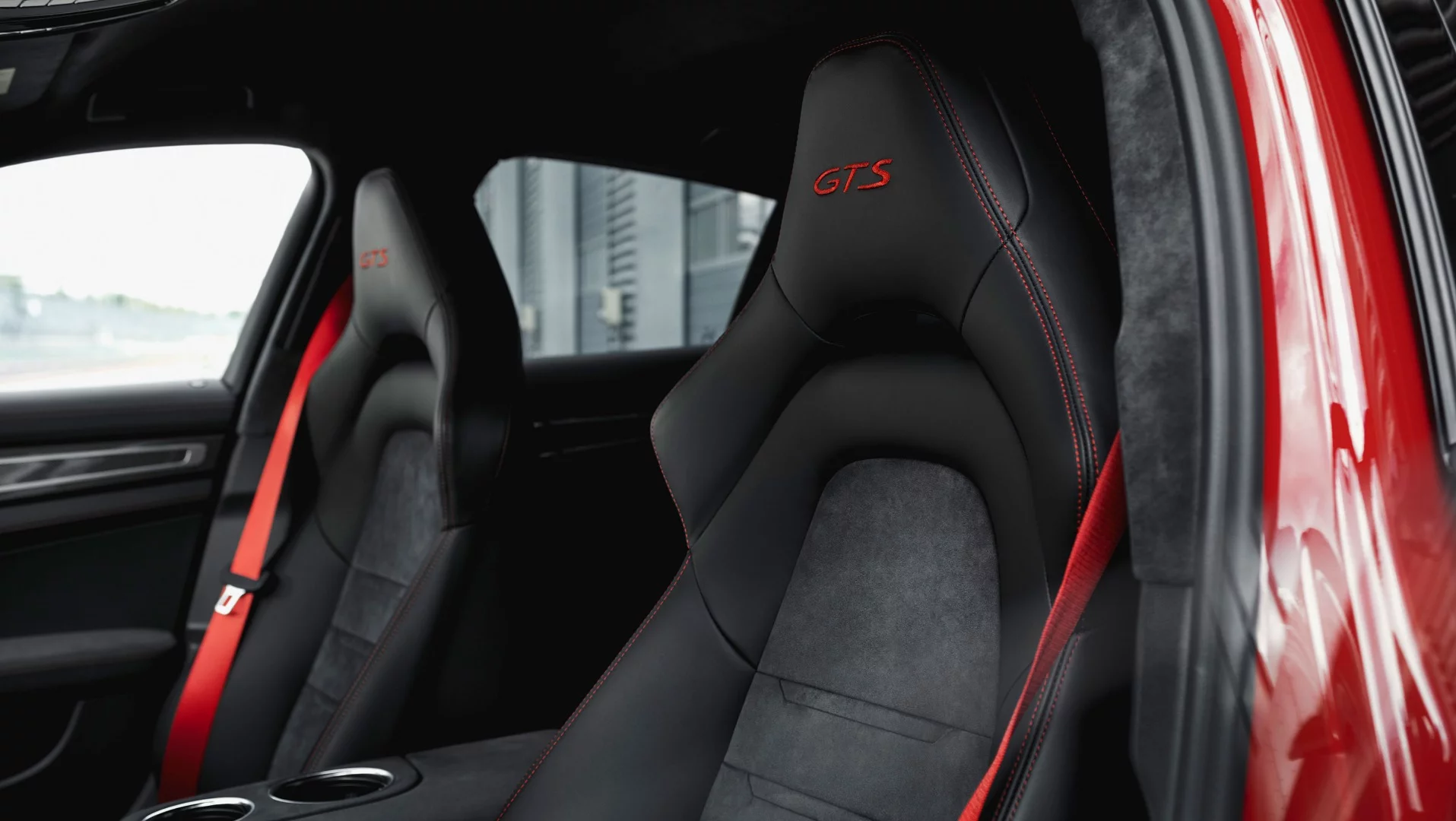 Porsche Panamera GTS range: black Alcantara trim in the interior