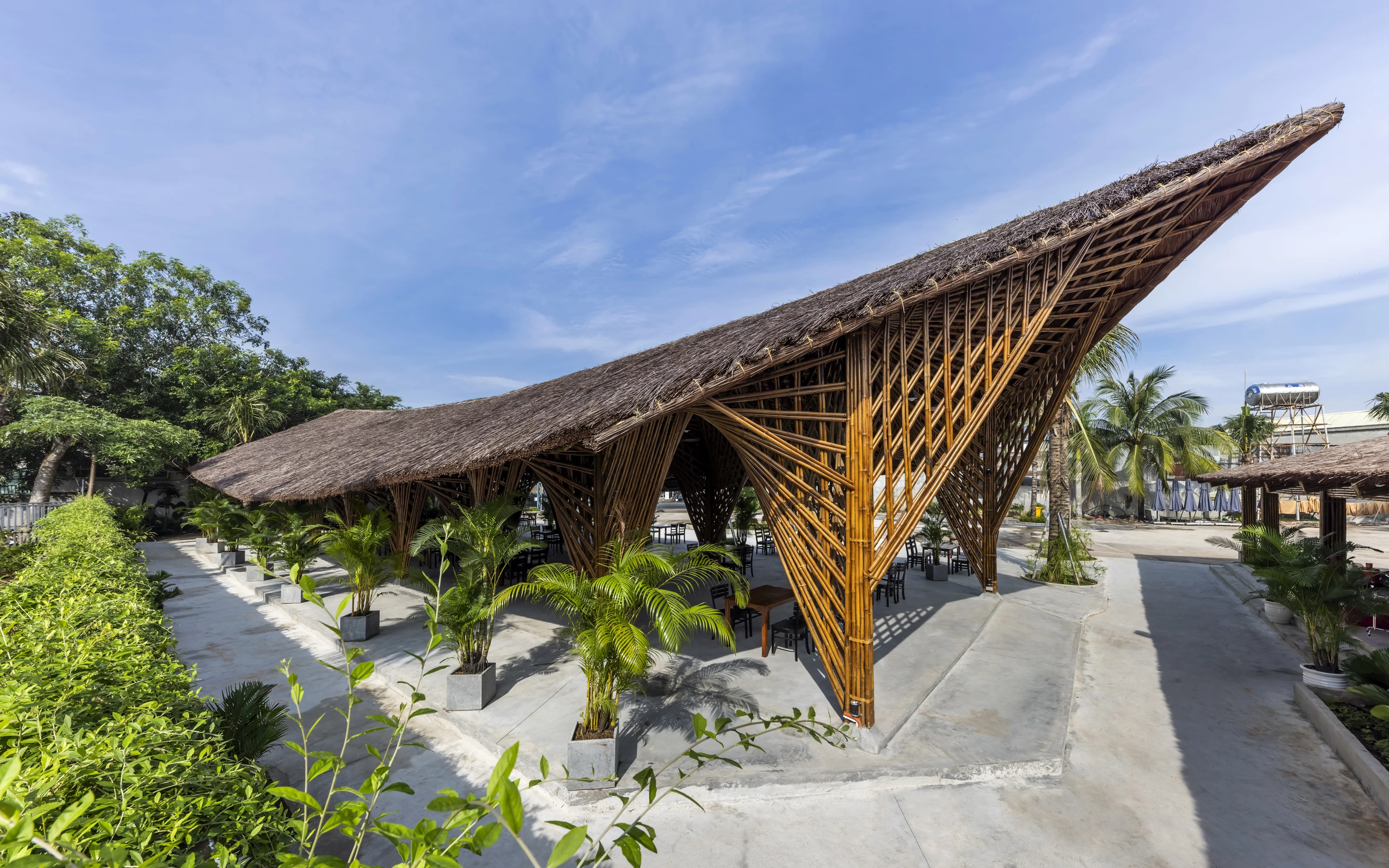 The Keeng Seafood Restaurant is topped by a gently curving thatched roof that BambuBuild says is meant to resemble a boat
