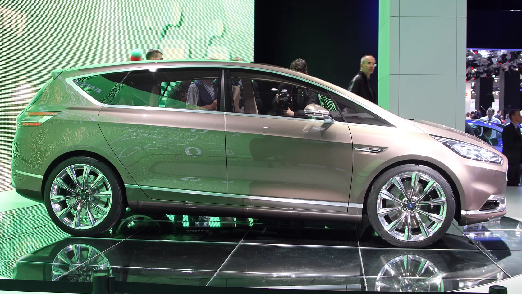 The Ford S-Max Concept uses the Ecoboost petrol engine