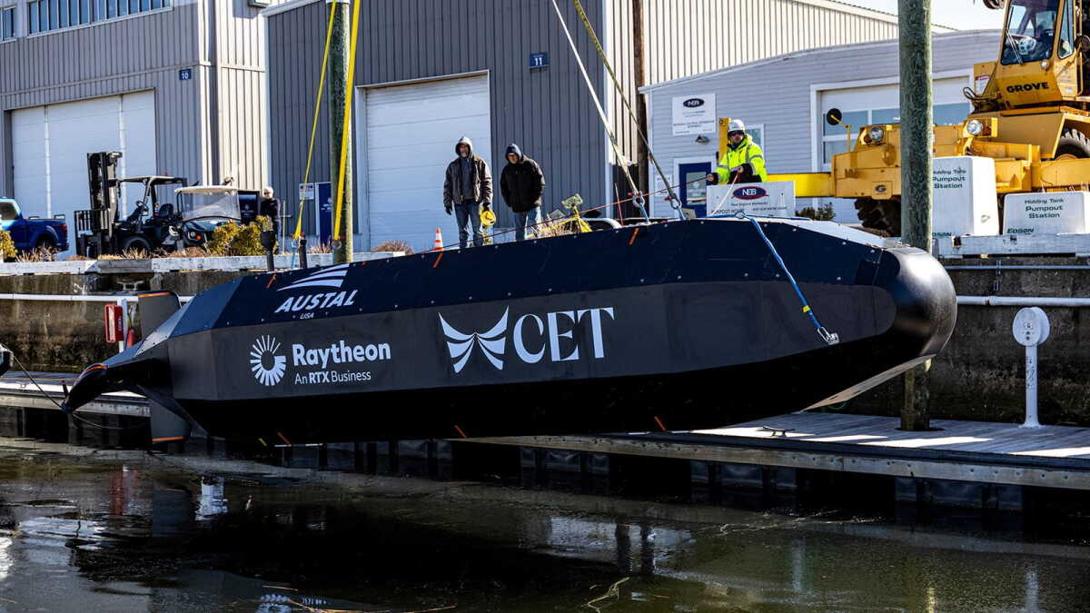 Unmanned undersea vehicle demoes launch capability
