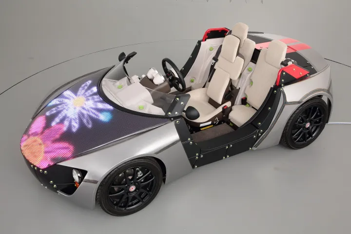 The LED hood lets children add a personal touch to the Camatte