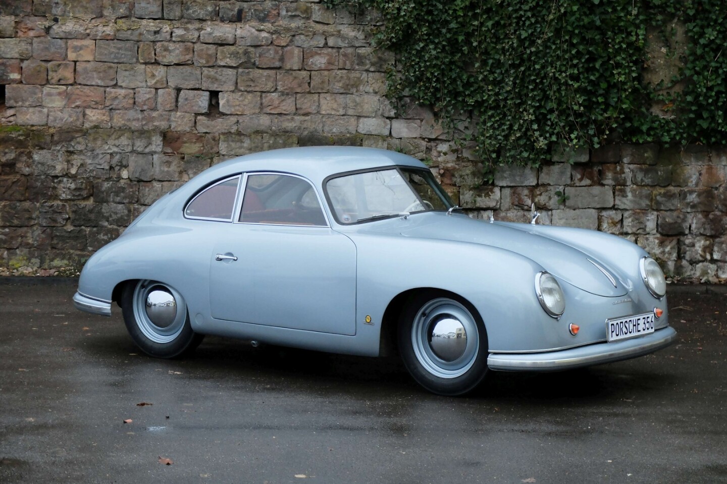 1951 Porsche 356 Pre-A 1300 | Artcurial | Lot 105 | Auction Description | Estimate: €440,000 to €520,000 | Sold for $898,208 (€733,080) |