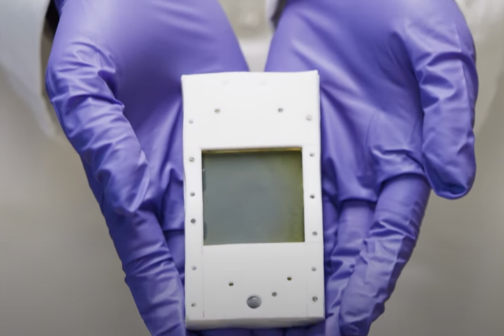 A new photocatalytic water splitting device promises cheap, direct conversion of sunlight and water into hydrogen