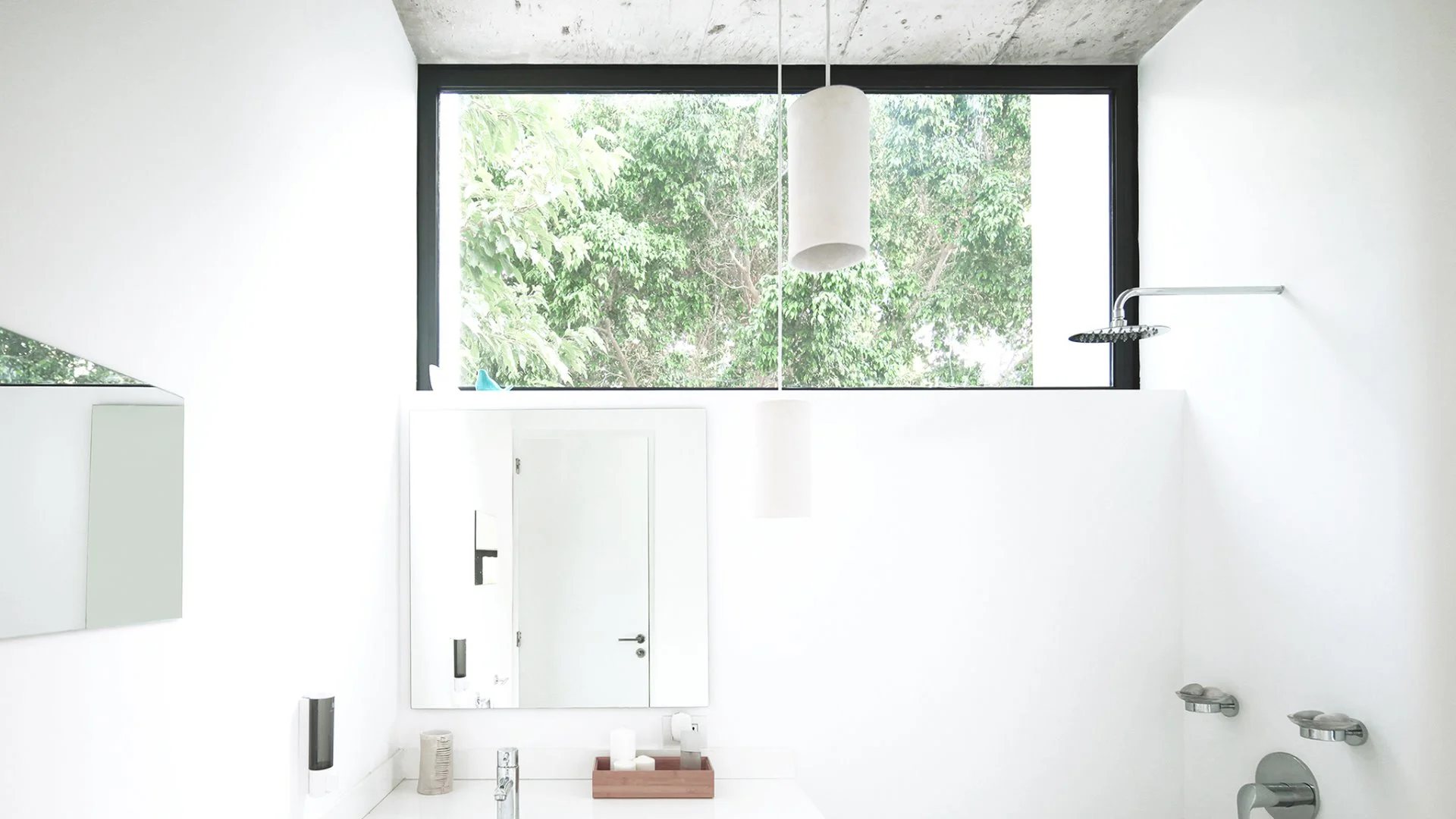 The Monocabin features a private bathroom complete with basin, toilet and over-bath shower