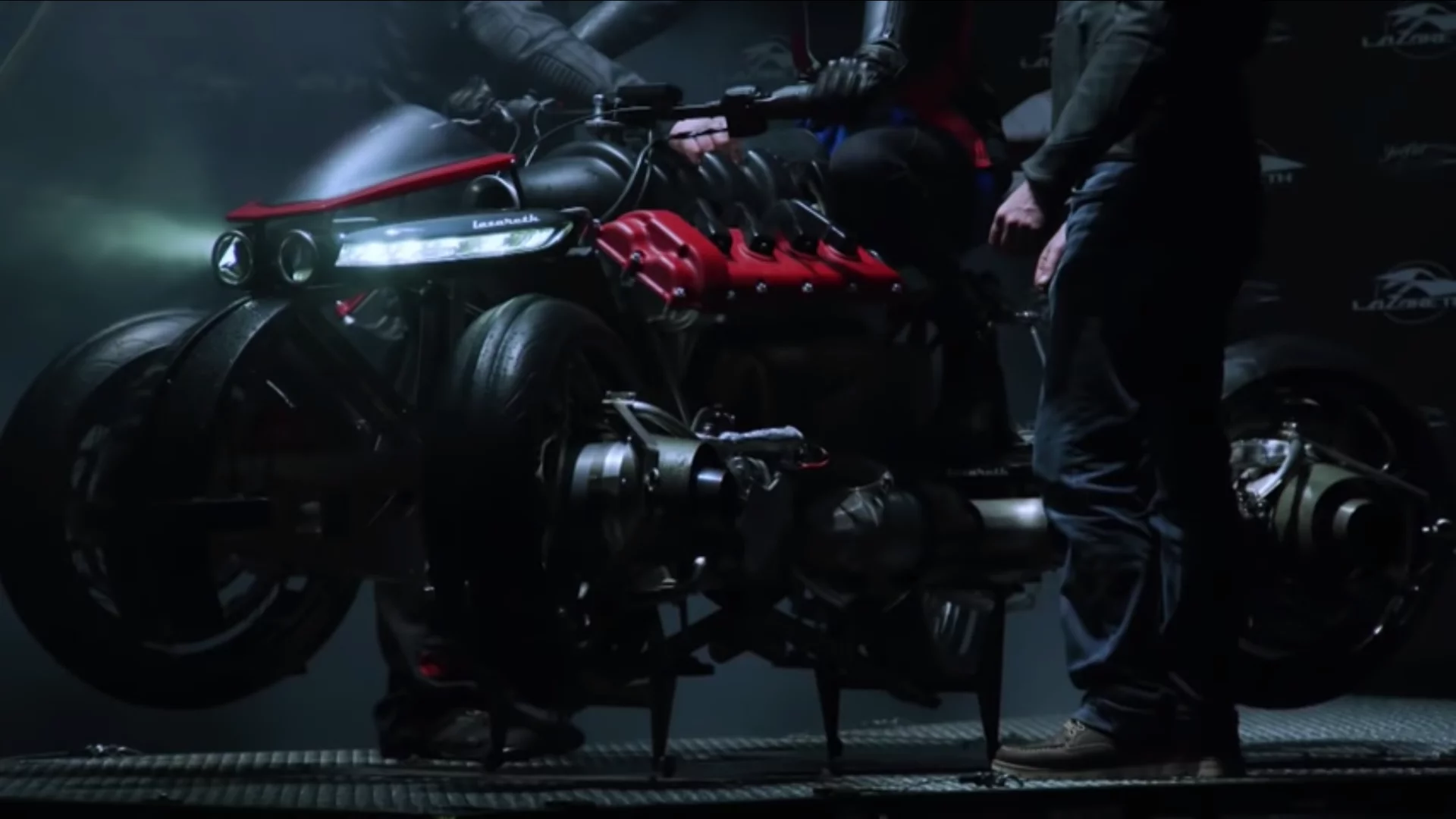 The Moto Volante looks like it has the same Maserati V8 engine as the LM-847, but we suspect it's just a lightweight dummy setup to save weight. The wheels are driven by electric motors