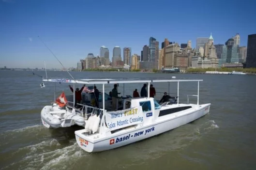 The sun21 glides silently into NYC at the completion of its 7000 mile voyage.