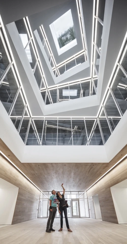 By inserting angled mirrors on the roof, BIG has made it so that people can simply look upwards and enjoy a rooftop view of the docks