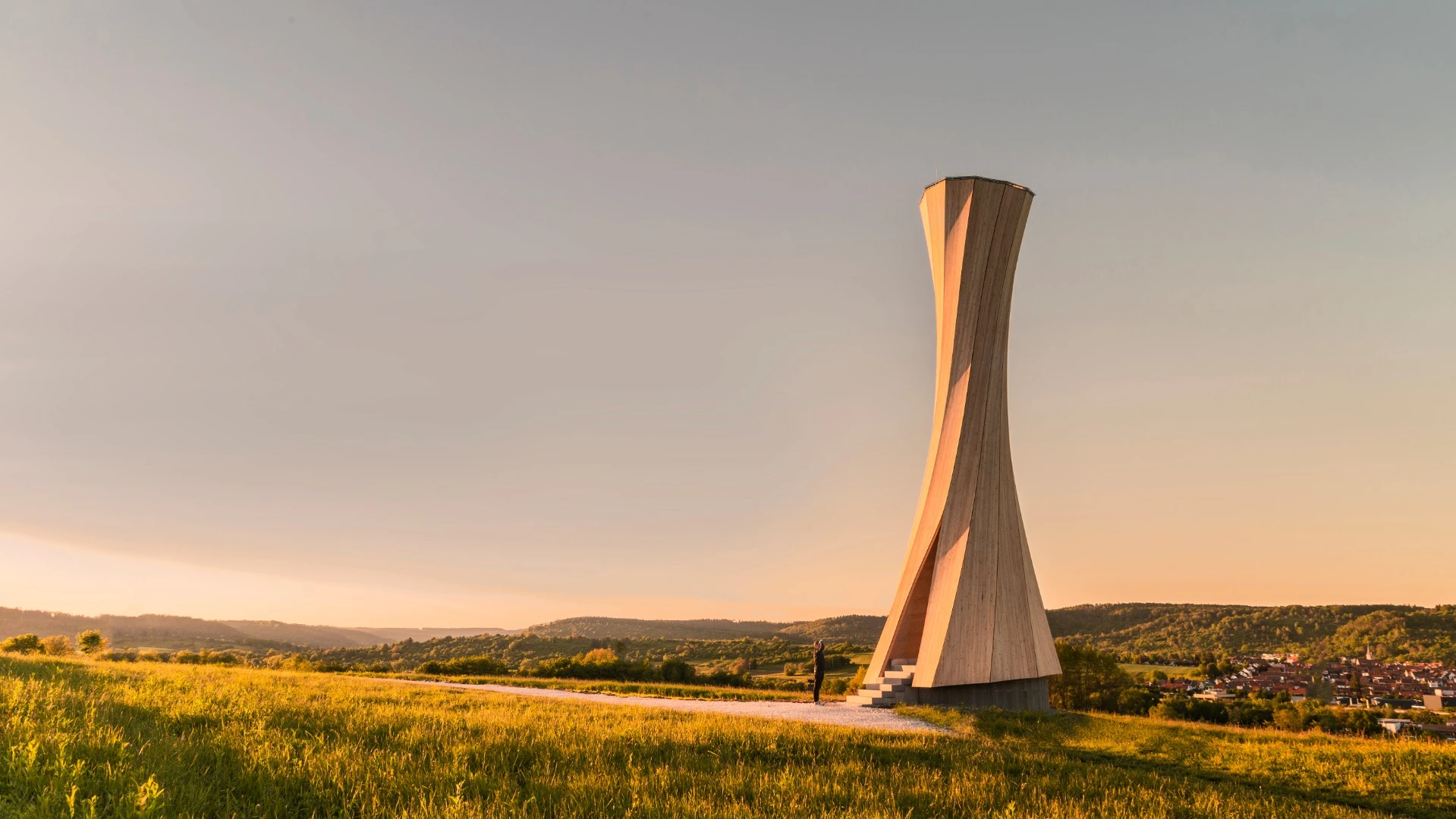 Though the Urbach Tower certainly makes for an impressive spectacle, the hope is that it acts as a proof-of-concept for a form of self-shaping architecture