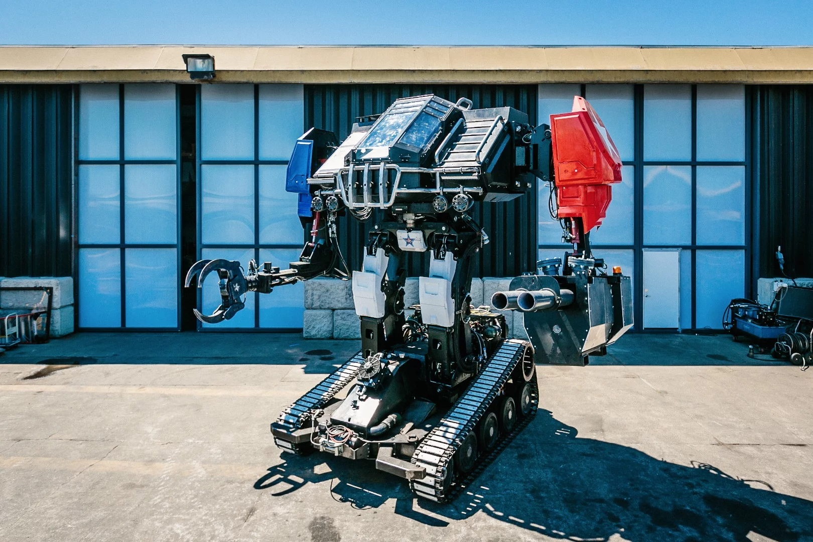 MegaBots Mk.III: Eagle Prime is 16 feet tall, weighs 12 tons and is powered by a 430-horsepower motor