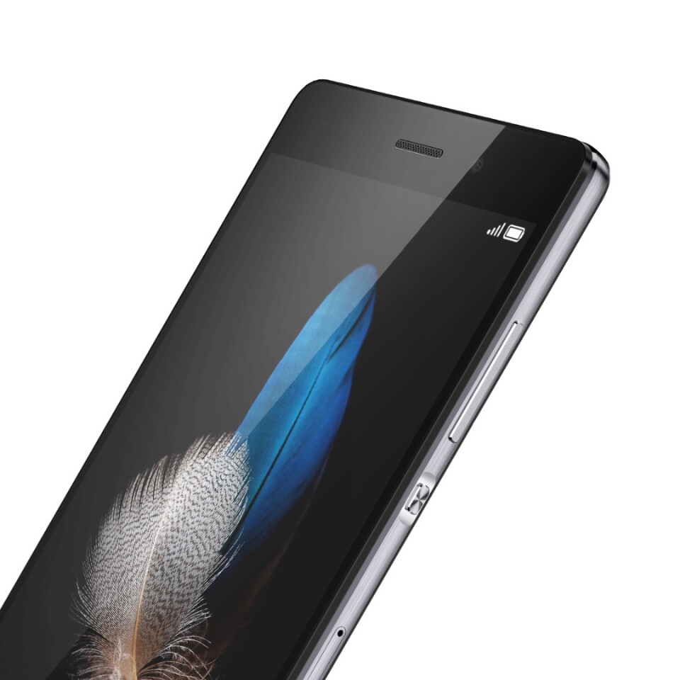 Huawei is selling the P8 Lite in black and white color variants