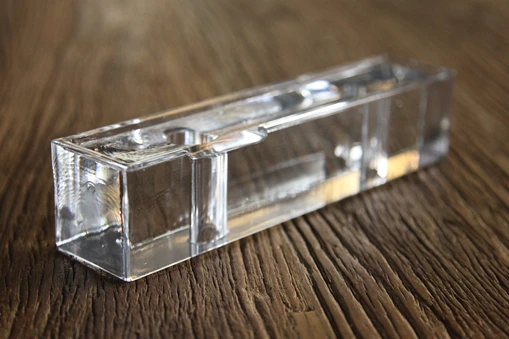 The 6,000 glass blocks are cast to produce high transparency using borosilicate, the raw material for optical glass (Image: Hiroshi Nakamura & NAP)