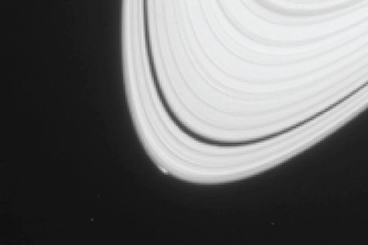 Image of the telltale arc that led scientists to hypothesize the existence of the new moon (Photo: NASA/JPL-Caltech/Space Science Institute)