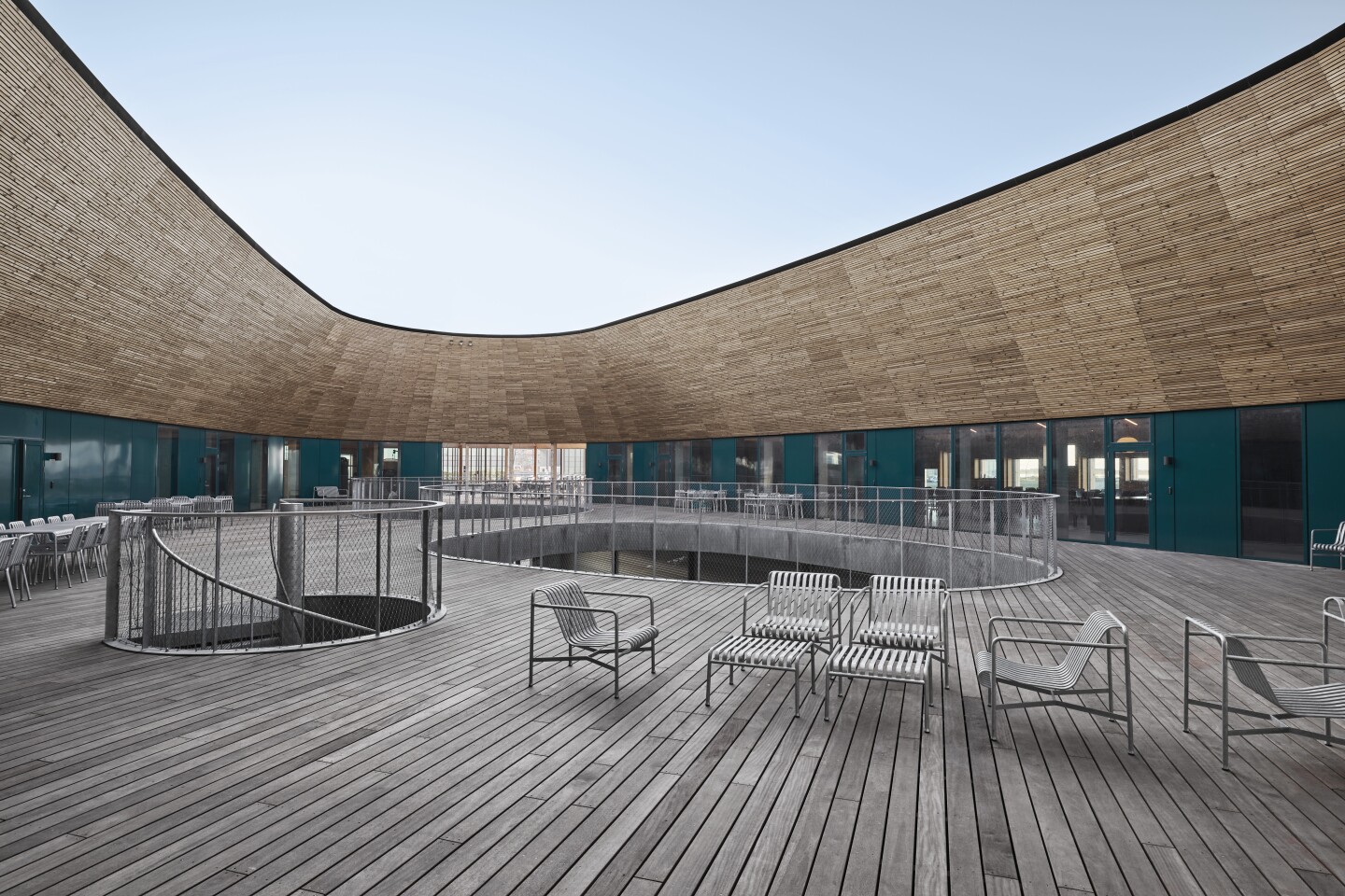 The upper floor of the lantern is occupied by a publicly accessible terrace area where visitors can shelter from the wind