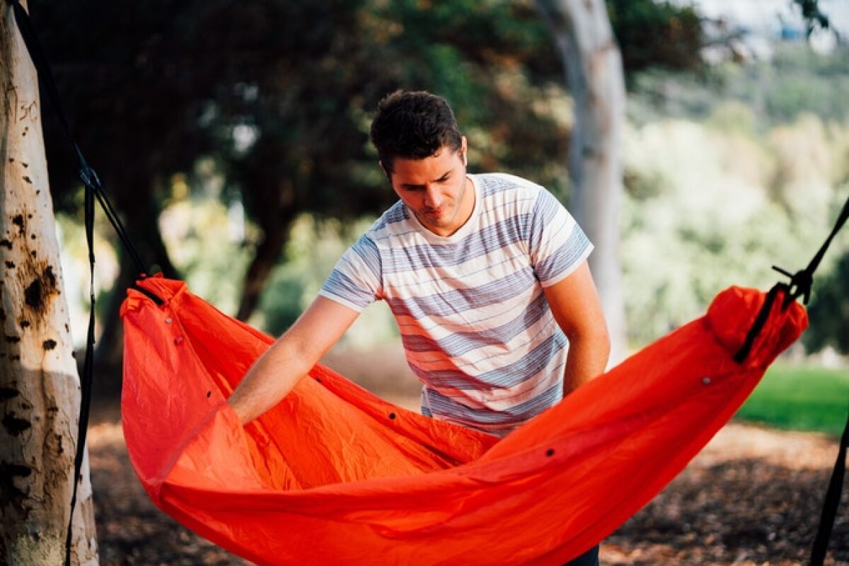 In hammock form, the Campo can support up to 500 kg (1,100 lb)