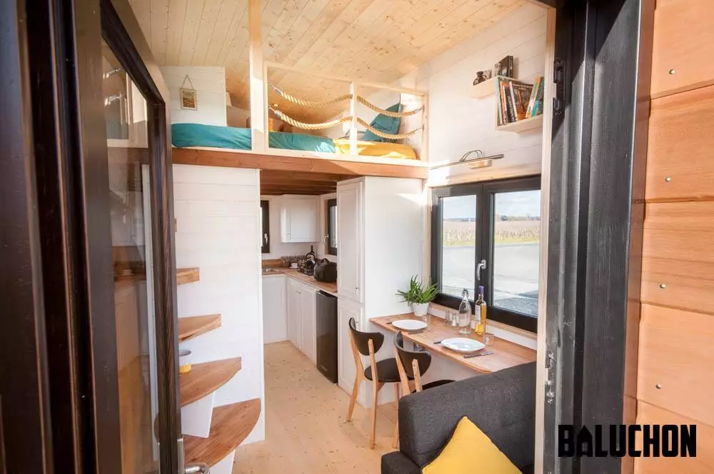 The Utopia weighs in at 3,435 kg (7,572 lb)