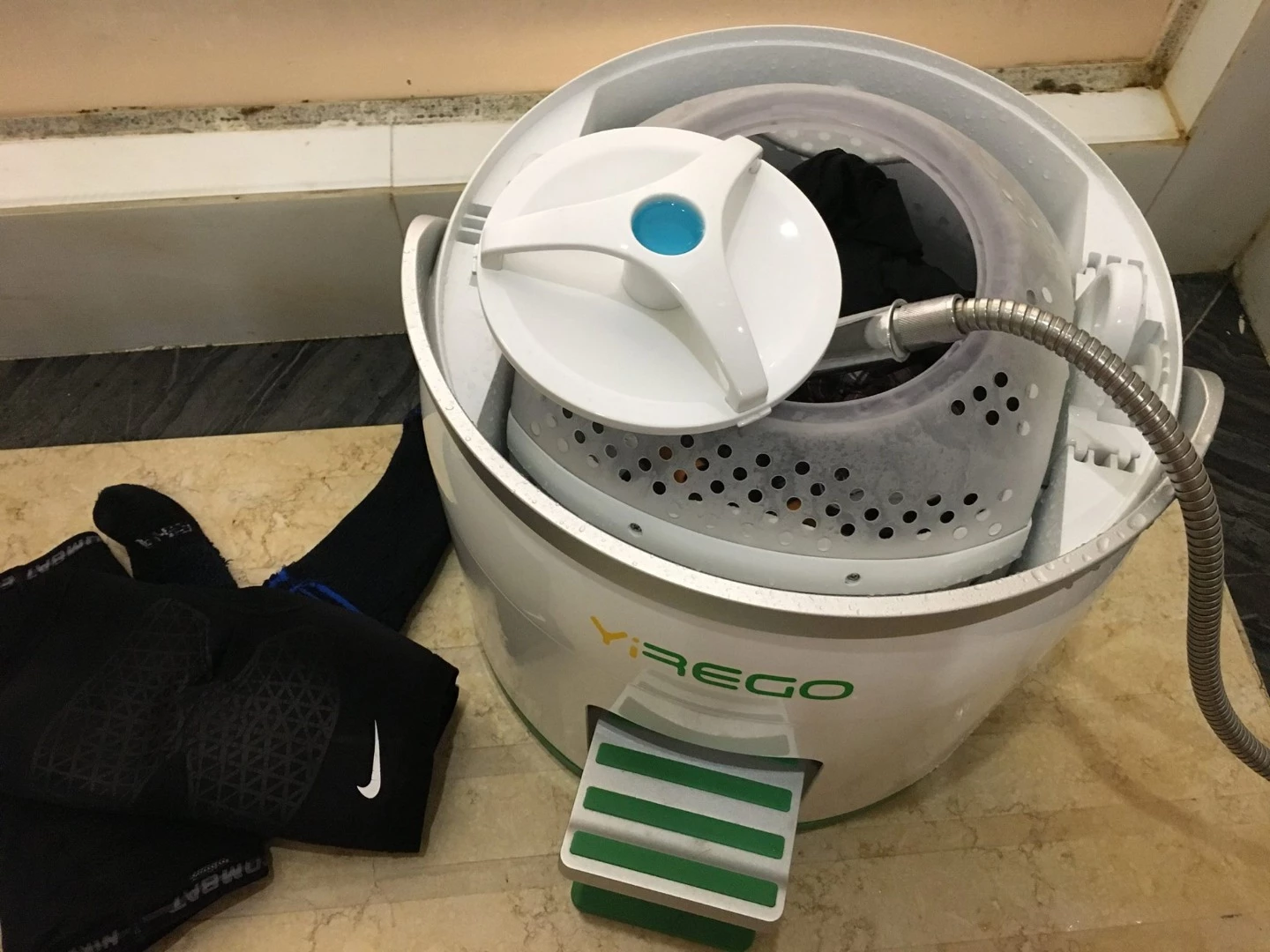 The Drumi is designed to wash up to 2.25 kg of lightly soiled clothing without electricity