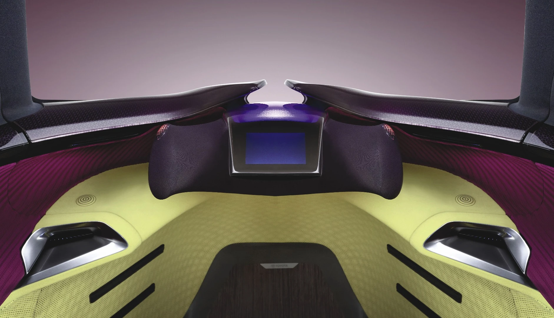 Steering, acceleration and braking are all handled via drive-by-wire tech and control nodes hidden beneath the driving module fabric of the i-Tril