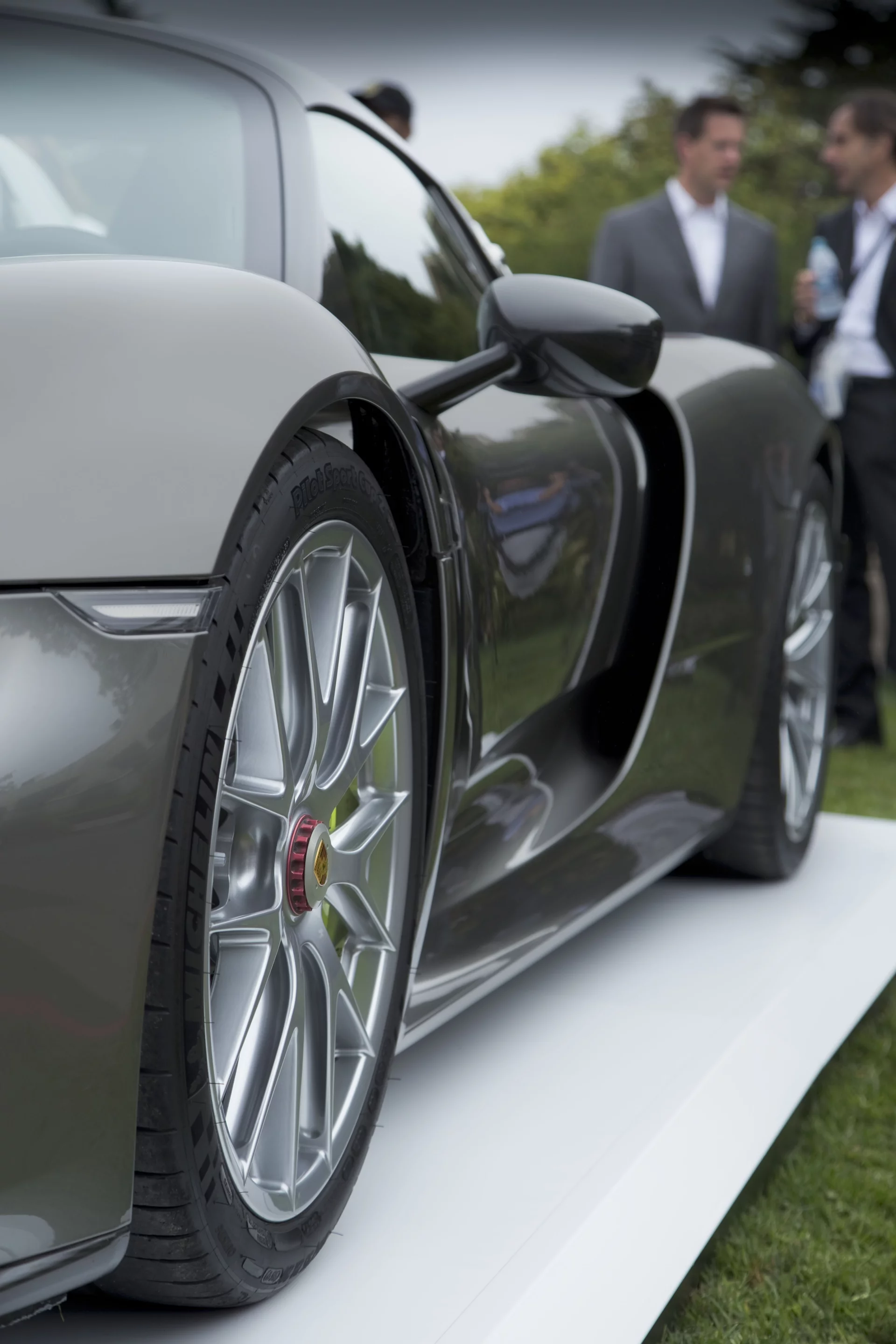 Porsche 918's $845,000 pricetag ensures only the most affluent of buyer will see one in their garage (Photo: Angus MacKenzie/Gizmag.com)