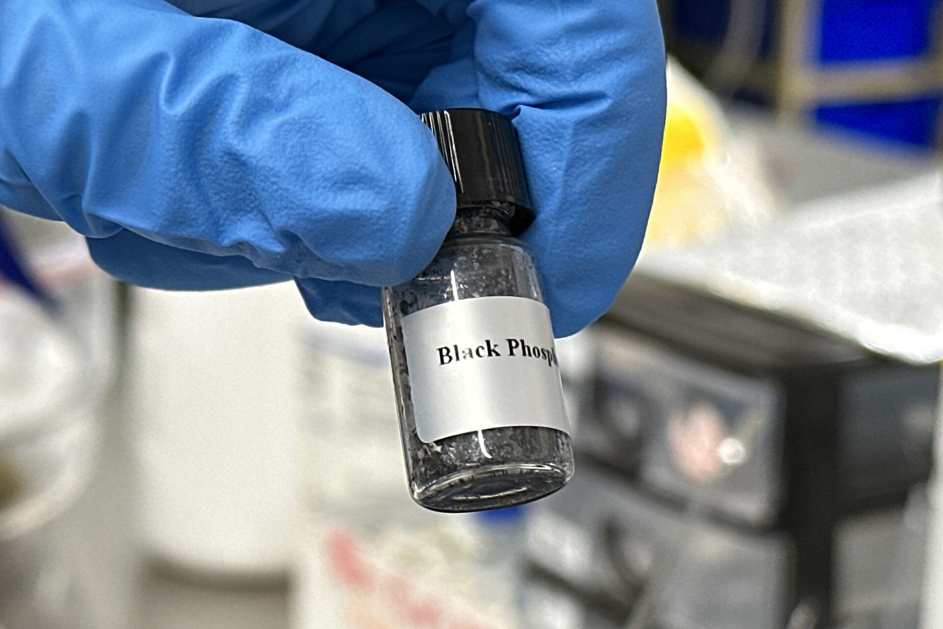 Phosphorusbased nanotech rips apart superbugs & accelerates healing