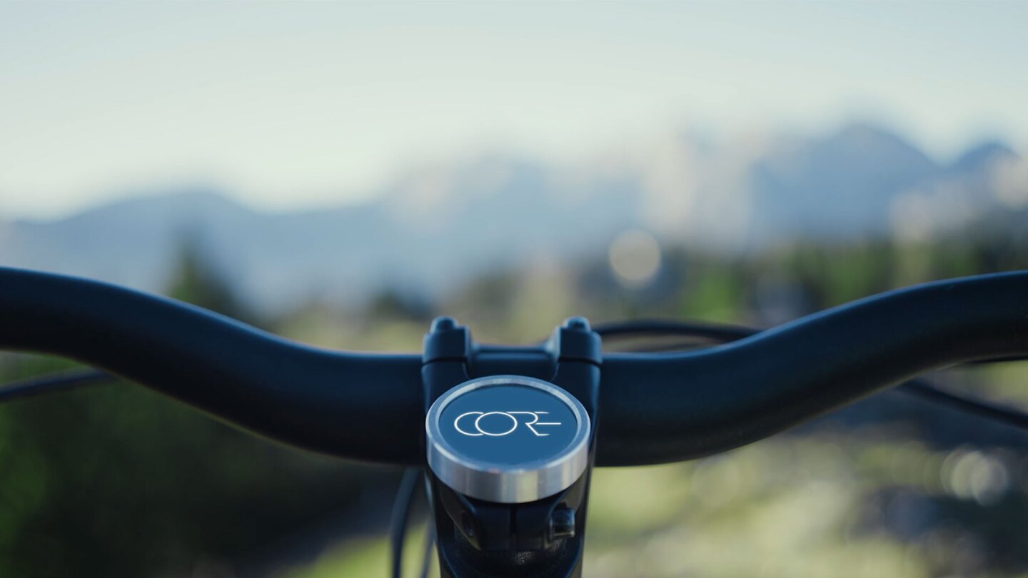 Fitting snugly into the steering tube, this thing doesn't have to hang off the handlebars