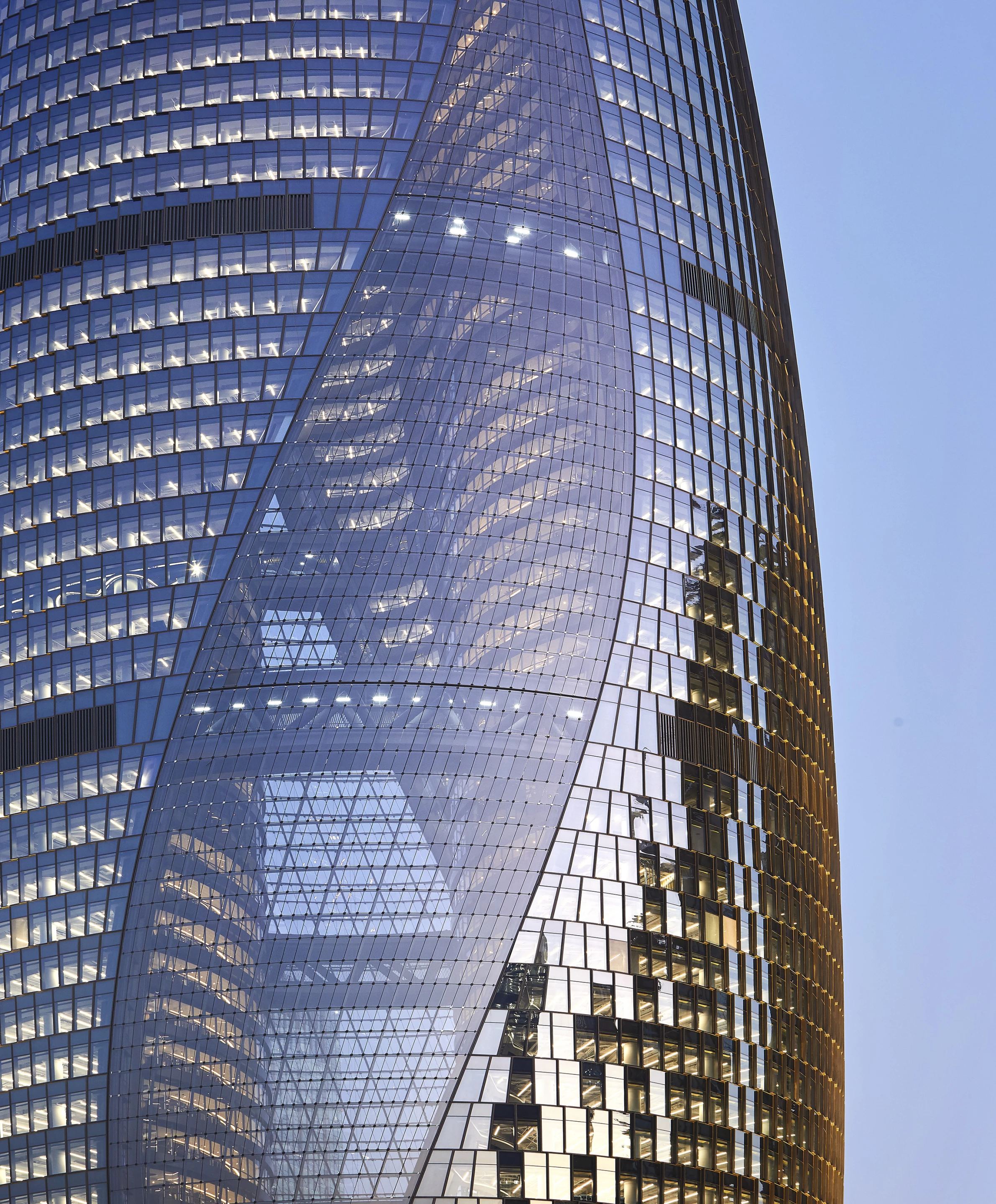 Leeza Soho's interior consists of 172,800 sq m (about 1.8 million sq ft) of office space, spread over 45 floors