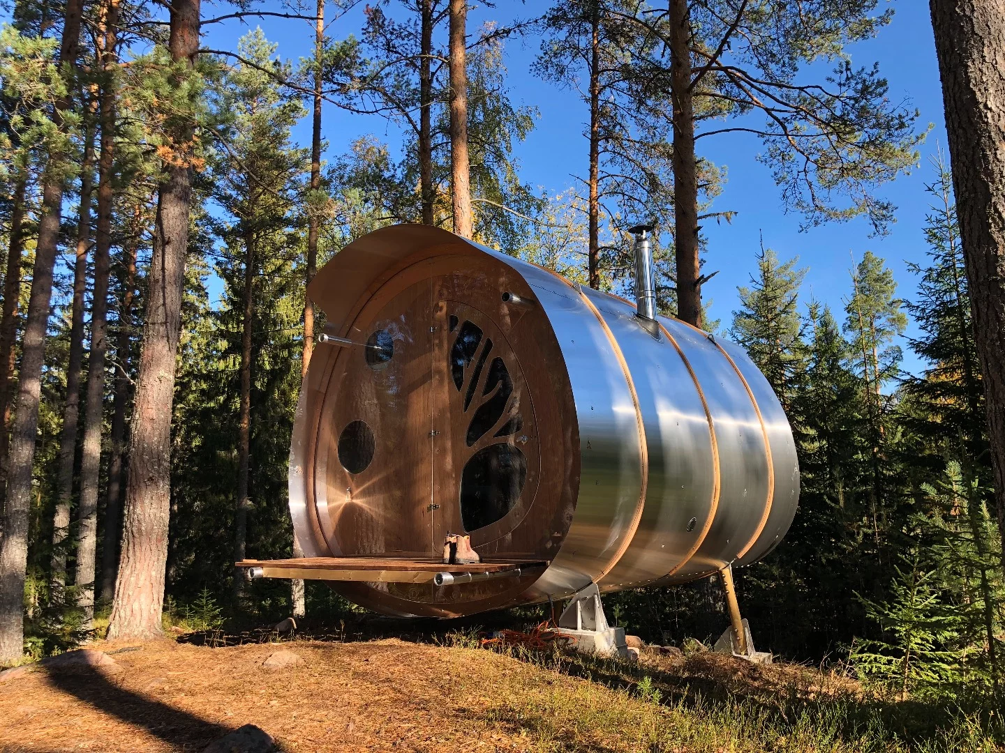 The Fuselage is designed to be either suspended from trees or even a cliffside, or installed on stilts on the ground, as pictured