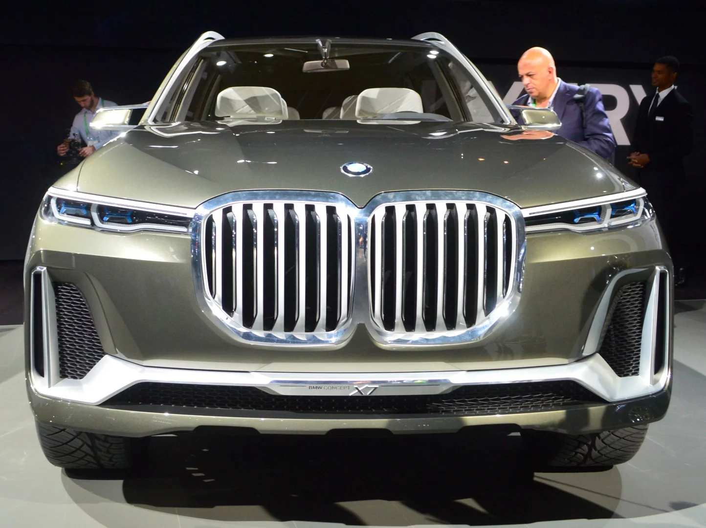 That's quite a grille on the BMW Concept X7