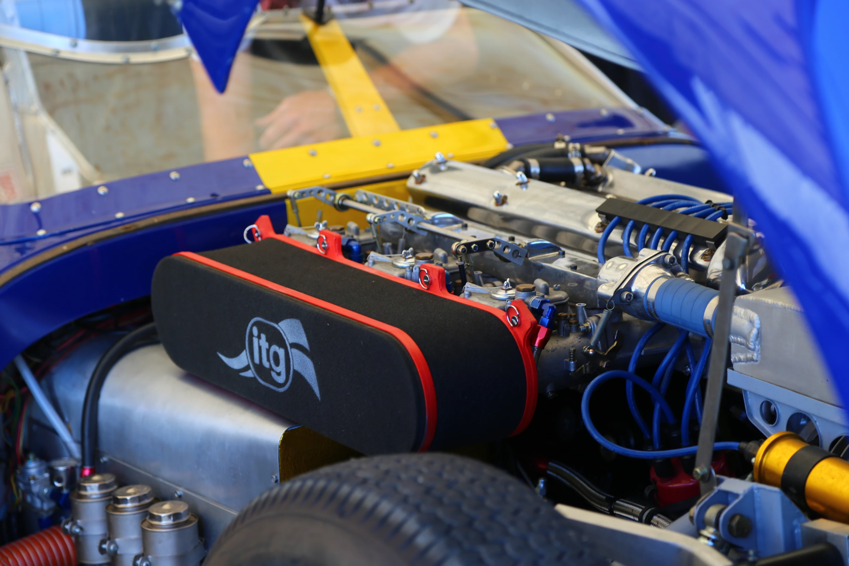 Looking into the engine compartment of another classic racer (Photo: Angus MacKenzie/Gizmag.com)