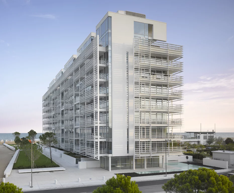 Jesolo Lido Condominium by Richard Meier & Partners Architects, Architecture Honor Award Winner (image: Roland Halbe)