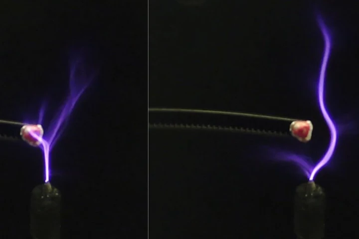 Plasma sparks naturally (left) and ultrasound-guided (right)