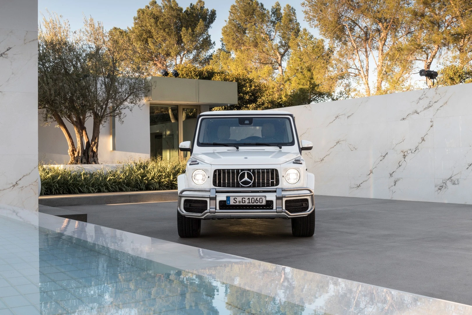 A new, wider-slotted grille and tubular bumper cover are part of the AMG package for the G 63