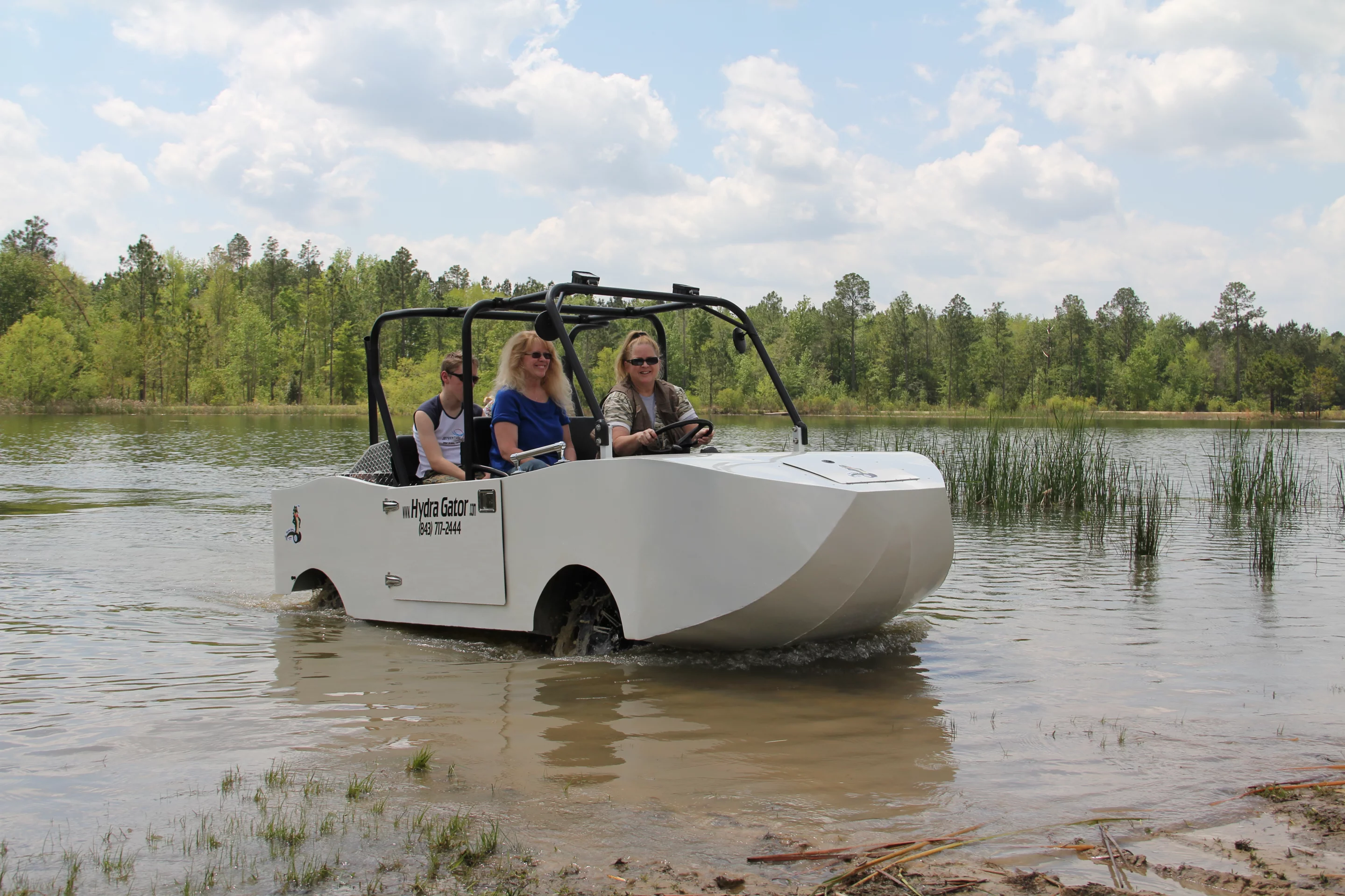 CAMI's diesel-electric hybrid amphibious Hydra Gator