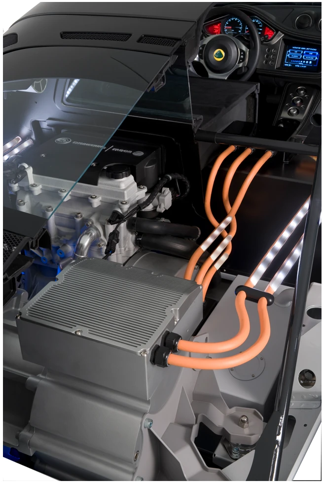 Using an Xtrac 1092 transmission, the 414E produces a claimed 55 g of carbon dioxide per km when its three cylinder ranger extender engine (which runs on either gasoline, methanol or ethanol) is required