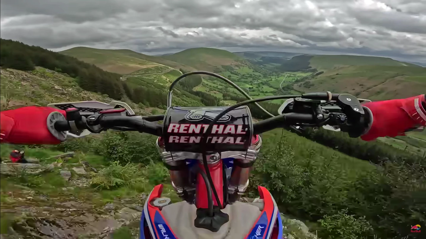 Johnny Walker sends a gap on Hardline. It feels like he's falling forever