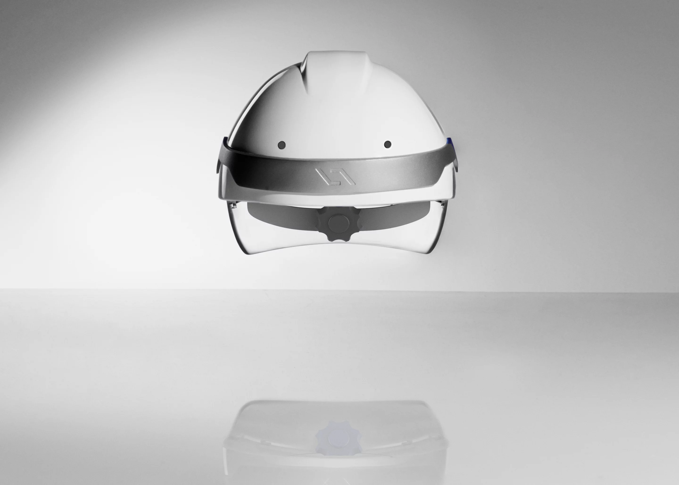 The helmet features four cameras that allow it to see through 360 degrees