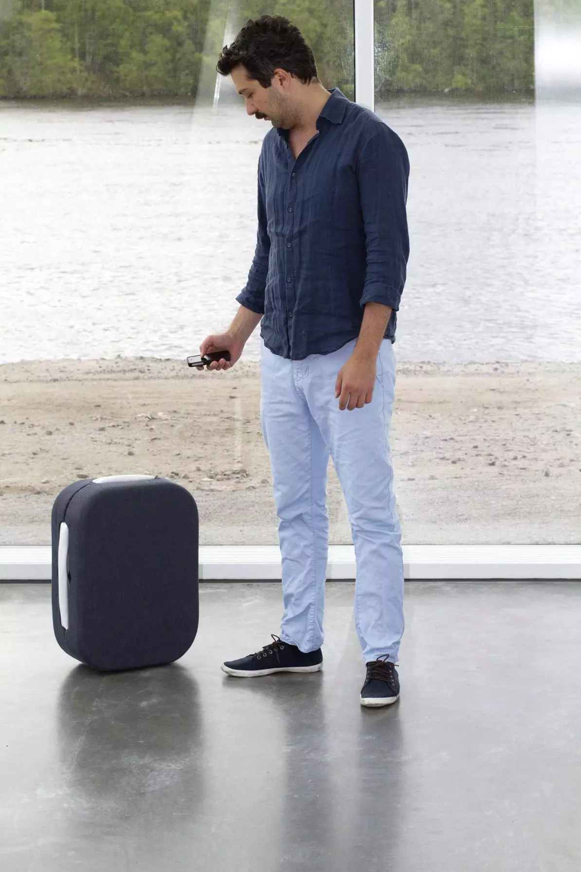 Hop! The following suitcase